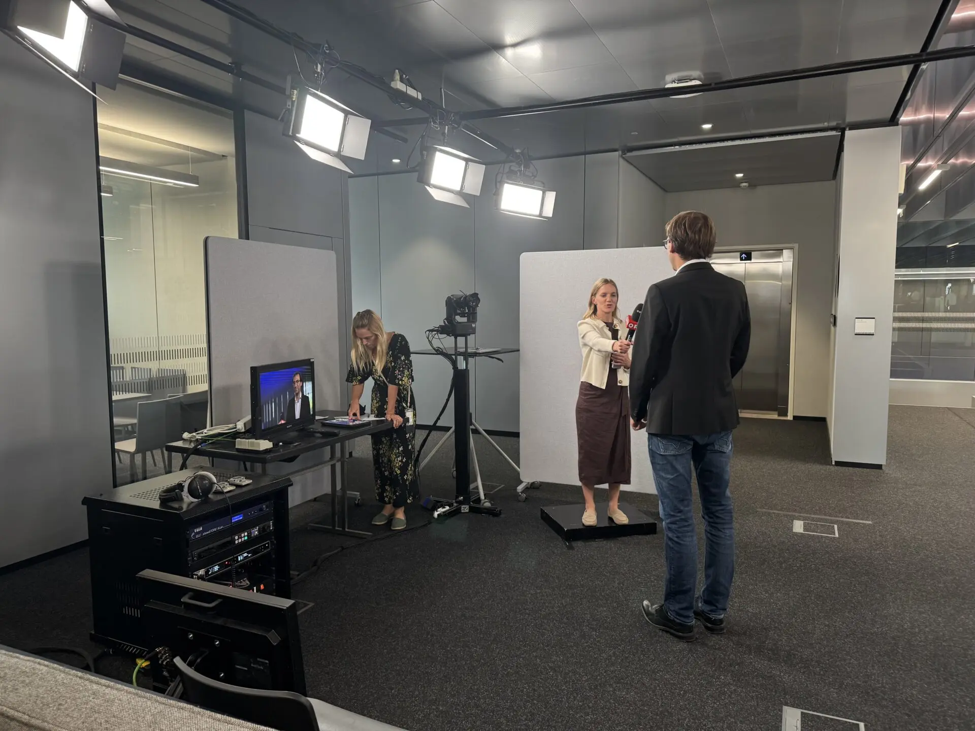 Backstage before the broadcast